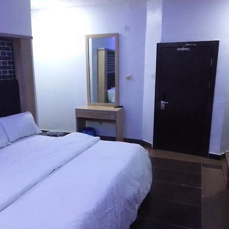 Exclusive Mansion Lekki Phase 1 Hotel Ilado Buitenkant foto