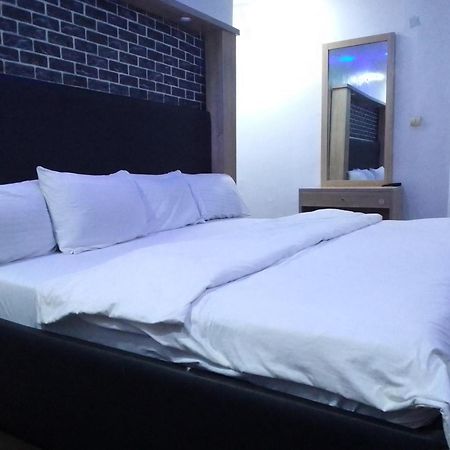 Exclusive Mansion Lekki Phase 1 Hotel Ilado Buitenkant foto